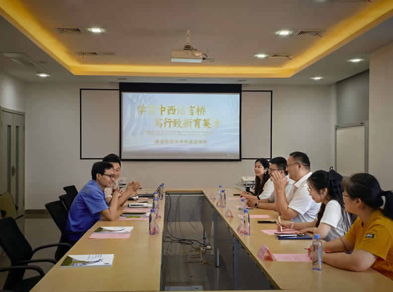双方就用人需求洽谈