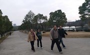 外国语学院工会组织开展“迎新年”健步走活动