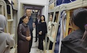 校党委常委、纪委书记洪梅走访外国语学院宿舍