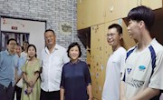 校纪委书记洪梅走访外国语学院新生宿舍