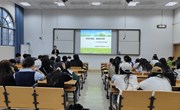 外国语学院举办“毕业不焦虑 温暖前行路”主题讲座