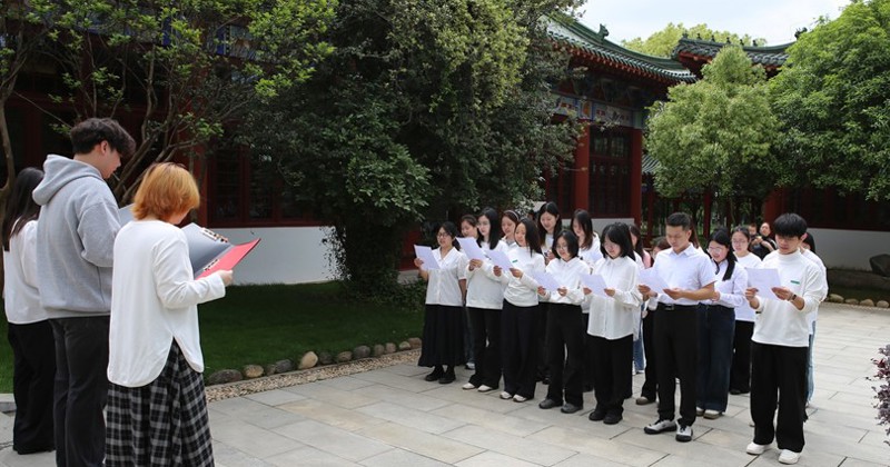 外国语学院研究生走进豫章书院开展世界读书日主题活动