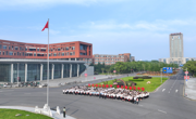 与国旗共赴“晨光”：学院顺利举行升国旗仪式