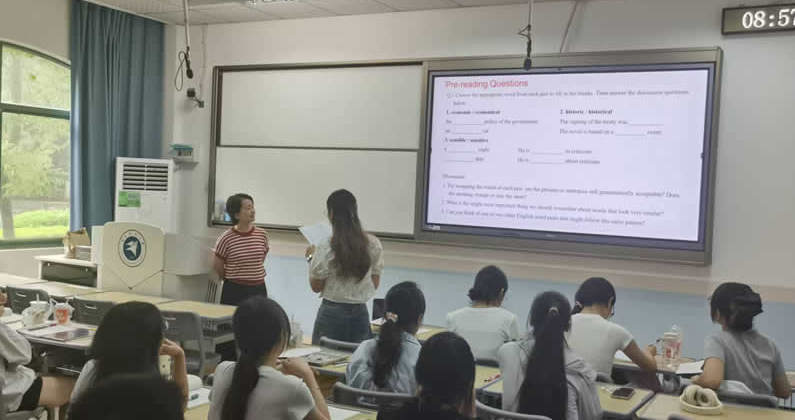 外国语学院迎来2026年秋季开学第一课